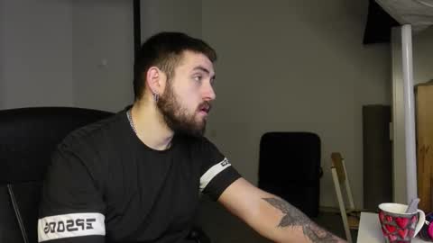 Snapshot of mike_platano chatting on 11-12-25, 10:09 MIKE PLATANO online show from 11-12-25, 10:09