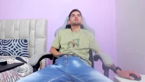 Snapshot of mikebradley15 chatting on 02-08-26, 03:32 mikebradley15 online show from 02-08-26, 03:32