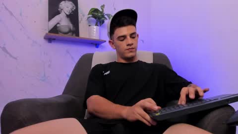 Snapshot of mikecooper_ chatting on 03-11-25, 08:09 Mike Cooper online show from 03-11-25, 08:09