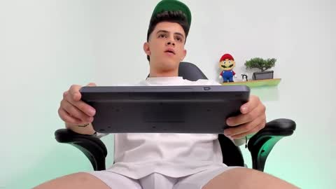 Snapshot of mikecooper_ chatting on 12-04-25, 08:01 Mike Cooper online show from 12-04-25, 08:01