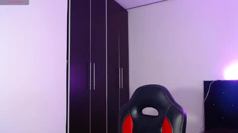 Snapshot of mikee_g chatting on 01-03-25, 01:16 ZARA BLARE online show from 01-03-25, 01:16