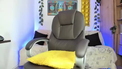 mikee_scooth online show from 01-19-25, 03:21