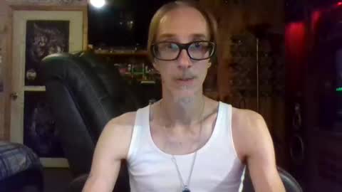 Snapshot of mikey33436 chatting on 12-04-24, 01:03 Michael online show from 12-04-24, 01:03