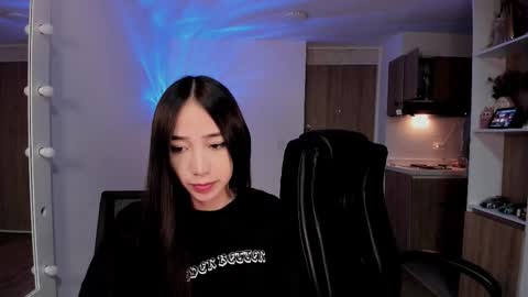 Snapshot of mikeyvioleta chatting on 12-02-25, 11:00 VIOLETAMIKE online show from 12-02-25, 11:00