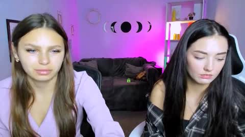 Snapshot of miki_nikki chatting on 09-10-25, 01:55 Miki online show from 09-10-25, 01:55