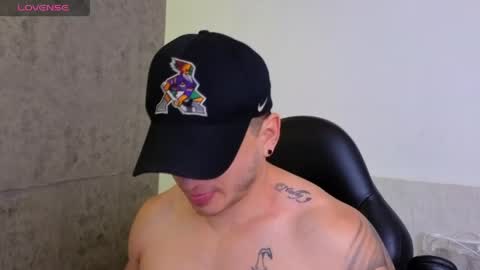 Snapshot of mikke_love chatting on 05-04-26, 02:35 MIKKE online show from 05-04-26, 02:35