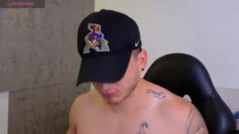 Snapshot of mikke_love chatting on 05-06-26, 02:22 MIKKE online show from 05-06-26, 02:22