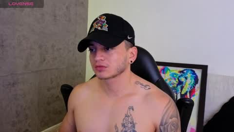 Snapshot of mikke_love chatting on 05-08-26, 02:33 MIKKE online show from 05-08-26, 02:33
