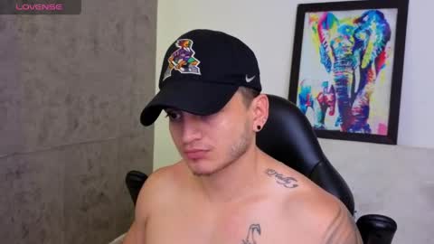 Snapshot of mikke_love chatting on 05-11-26, 02:45 MIKKE online show from 05-11-26, 02:45