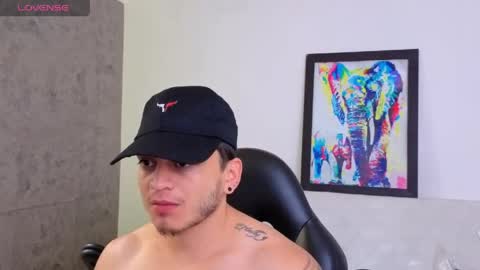 Snapshot of mikke_love chatting on 05-29-26, 01:20 MIKKE online show from 05-29-26, 01:20