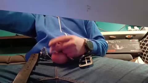 Snapshot of mikkkiz chatting on 02-25-25, 02:14 Bescior online show from 02-25-25, 02:14