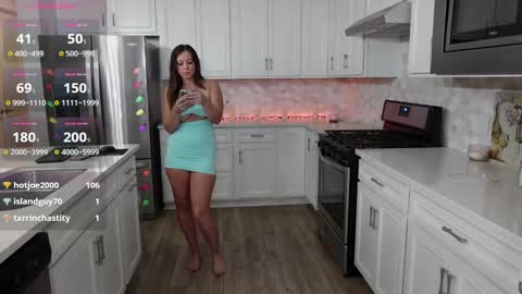 Mikaylah online show from 12-30-24, 10:01