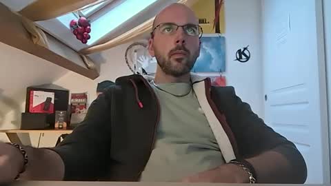 Snapshot of mikmik91 chatting on 12-17-24, 03:39 mikmik91 online show from 12-17-24, 03:39