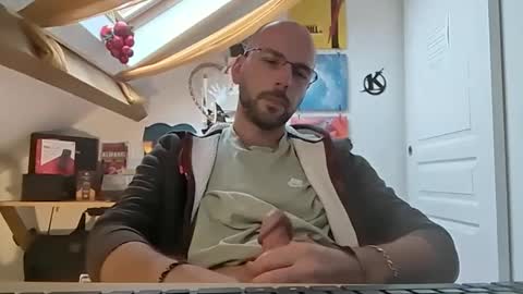 Snapshot of mikmik91 chatting on 12-18-24, 03:00 mikmik91 online show from 12-18-24, 03:00