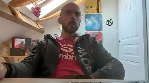 Snapshot of mikmik91 chatting on 12-20-24, 11:43 mikmik91 online show from 12-20-24, 11:43