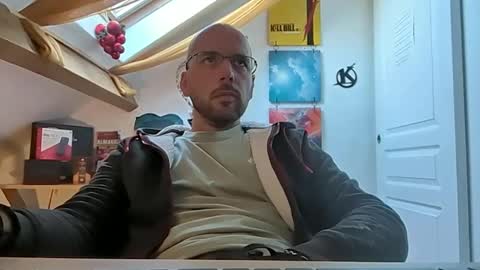 Snapshot of mikmik91 chatting on 12-26-24, 11:32 mikmik91 online show from 12-26-24, 11:32