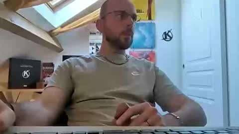 Snapshot of mikmik91 chatting on 03-06-25, 03:02 mikmik91 online show from 03-06-25, 03:02