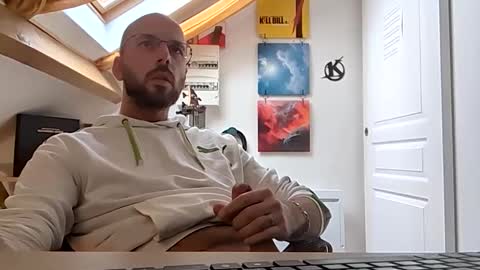 Snapshot of mikmik91 chatting on 03-12-25, 03:51 mikmik91 online show from 03-12-25, 03:51