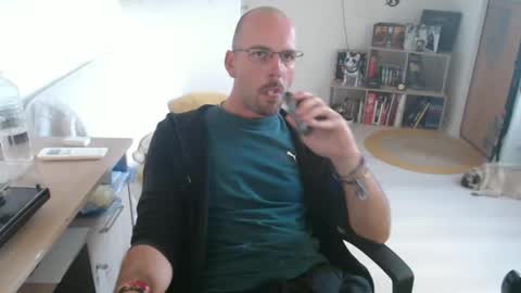 Snapshot of mikmik91 chatting on 09-11-25, 03:45 mikmik91 online show from 09-11-25, 03:45