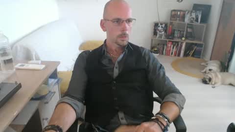 Snapshot of mikmik91 chatting on 09-16-25, 03:35 mikmik91 online show from 09-16-25, 03:35