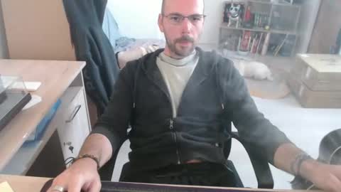 Snapshot of mikmik91 chatting on 10-21-25, 10:49 mikmik91 online show from 10-21-25, 10:49