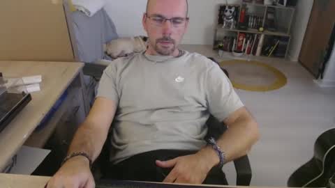 Snapshot of mikmik91 chatting on 10-28-25, 03:58 mikmik91 online show from 10-28-25, 03:58