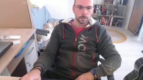 Snapshot of mikmik91 chatting on 11-03-25, 11:33 mikmik91 online show from 11-03-25, 11:33