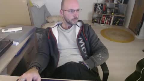 Snapshot of mikmik91 chatting on 11-18-25, 04:11 mikmik91 online show from 11-18-25, 04:11