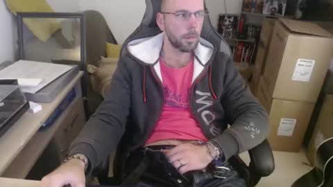 Snapshot of mikmik91 chatting on 12-18-25, 04:13 mikmik91 online show from 12-18-25, 04:13