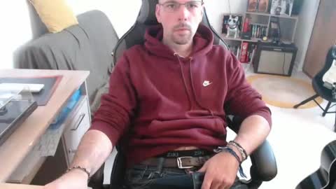 Snapshot of mikmik91 chatting on 02-16-26, 11:28 mikmik91 online show from 02-16-26, 11:28