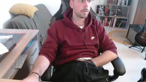 Snapshot of mikmik91 chatting on 02-26-26, 03:44 mikmik91 online show from 02-26-26, 03:44