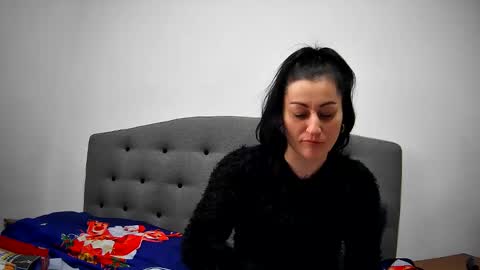 Mikyloveu online show from 12-16-24, 01:54