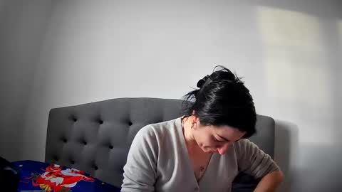 Mikyloveu online show from 12-18-24, 01:45