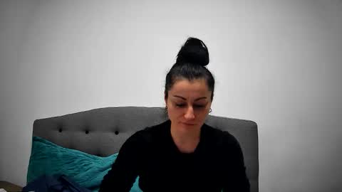 Mikyloveu online show from 10-15-25, 02:06