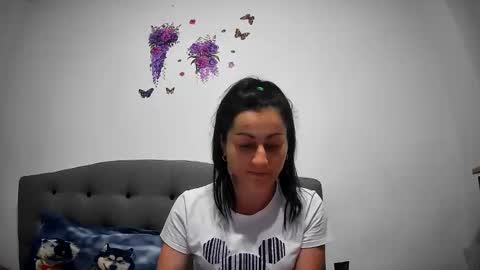 Snapshot of mikyloveu chatting on 06-10-26, 03:22 Mikyloveu online show from 06-10-26, 03:22
