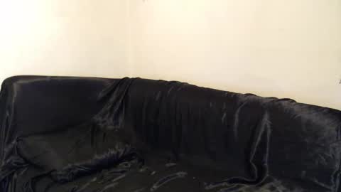 Snapshot of mikyzazo chatting on 09-12-25, 05:13 Miky Zazo online show from 09-12-25, 05:13