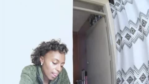Snapshot of mil_milon chatting on 06-15-26, 07:16 Milo online show from 06-15-26, 07:16