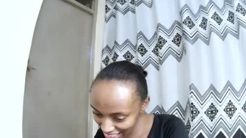 Snapshot of mil_milon chatting on 06-23-26, 07:45 Milo online show from 06-23-26, 07:45