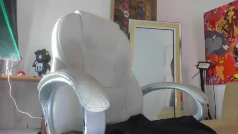 Snapshot of mila_dash chatting on 11-10-25, 12:15 Mila Dash online show from 11-10-25, 12:15