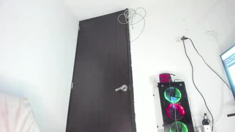 Snapshot of mila_dash chatting on 11-20-25, 12:22 Mila Dash online show from 11-20-25, 12:22