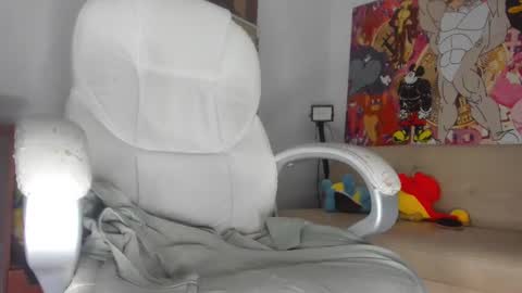 Snapshot of mila_dash chatting on 11-21-25, 10:14 Mila Dash online show from 11-21-25, 10:14