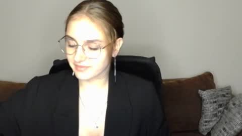 mila_keyy online show from 10-29-25, 10:22