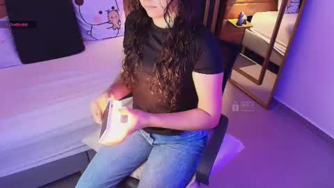 Snapshot of mila_kiitty chatting on 06-18-26, 11:25 Milena online show from 06-18-26, 11:25