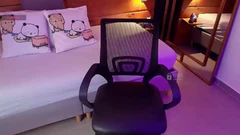 Snapshot of mila_kiitty chatting on 07-16-26, 11:16 Milena online show from 07-16-26, 11:16