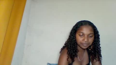 mila_lunah online show from 04-12-26, 06:02