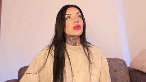 Snapshot of mila_monty__ chatting on 12-15-24, 07:10 online show from 12-15-24, 07:10