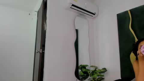 Snapshot of mila_petiteasm chatting on 06-25-26, 12:20 mila_petiteasm online show from 06-25-26, 12:20