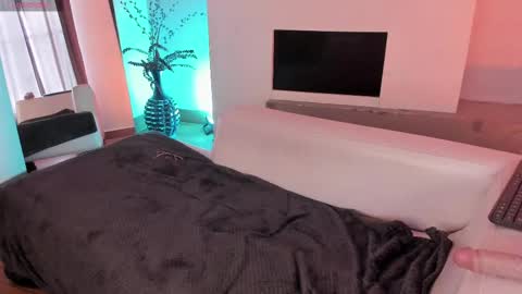 Mila online show from 03-01-25, 05:27