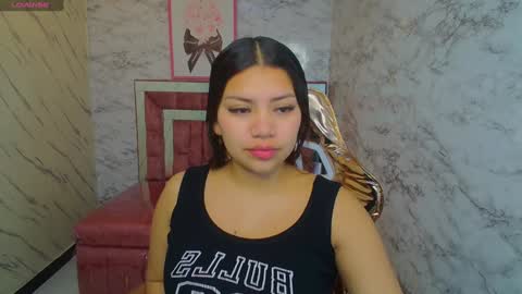 Snapshot of mila_sweet_v chatting on 01-20-25, 01:00 Mila online show from 01-20-25, 01:00