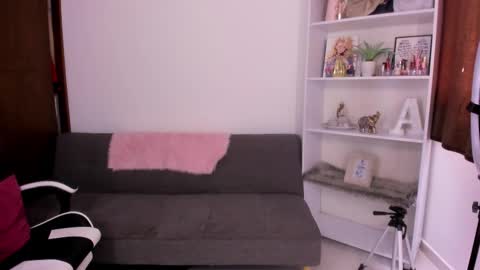 Snapshot of mila_violet chatting on 09-19-25, 07:25 Mila online show from 09-19-25, 07:25